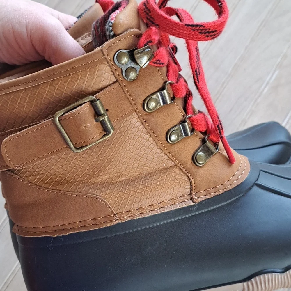 Maurices Jade Side Buckle Lace Up Duck Boot Red Lace Rainboots - Picture 5 of 12